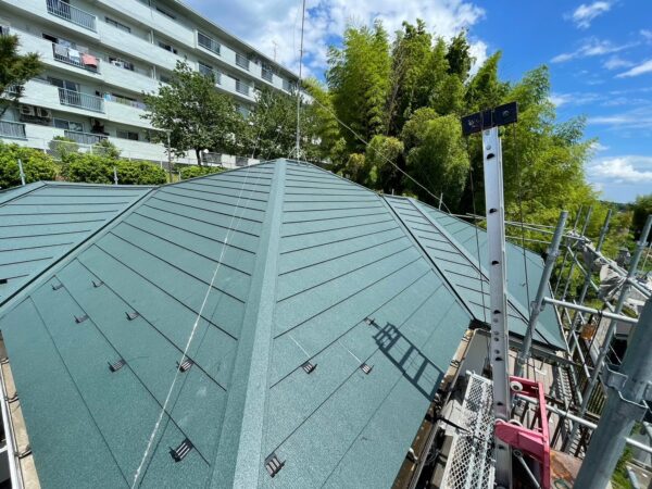 相模原市にて屋根修理　スーパーガルテクトへのカバー工法　完工